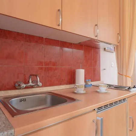 - 1 Apartamento *