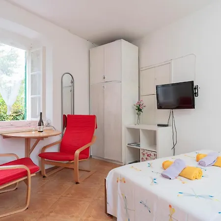 - 1 Apartamento *