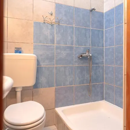 - 1 Apartamento *
