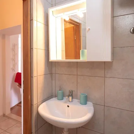 - 1 Apartamento
